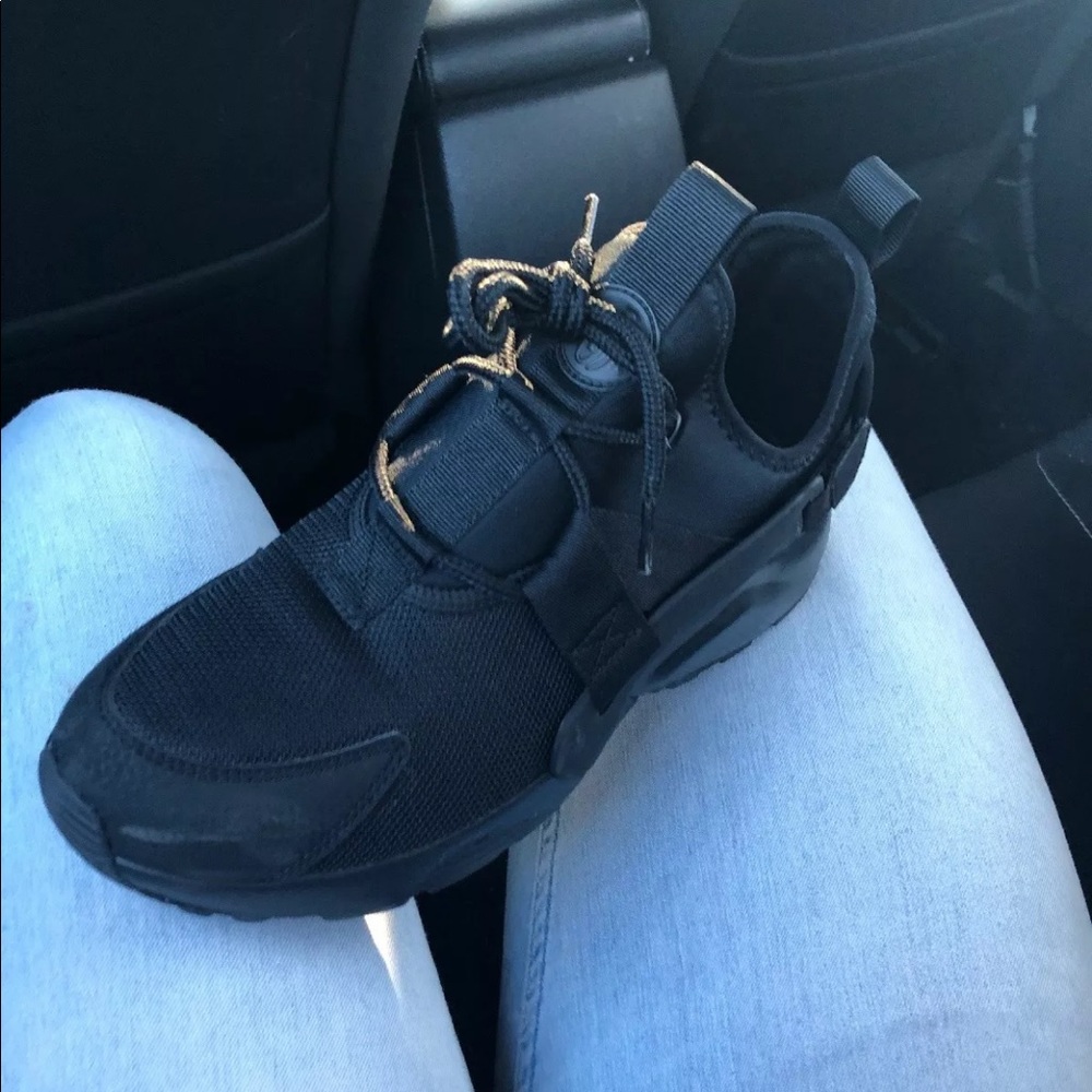 Women's Nike Air Huarache City Low Casual Shoes